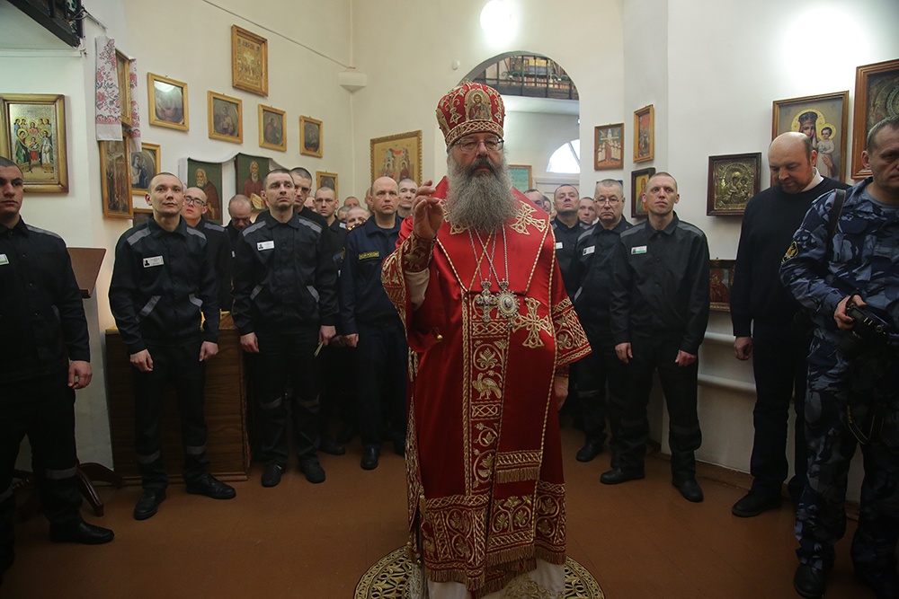 Митрополит Кирилл совершил Божественную литургию в храме Сергия Радонежского при ИК-2