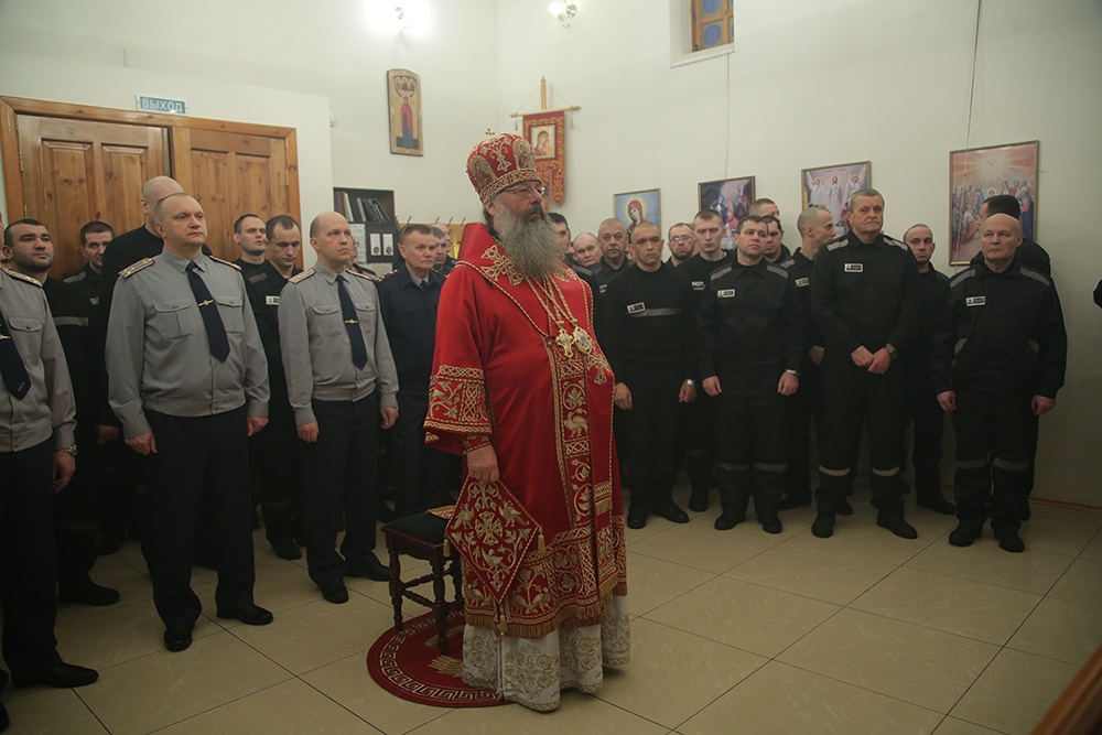 В день Анастасии Узорешительницы митрополит Кирилл совершил Божественную литургию в храме преподобного Вадима при ИК-10